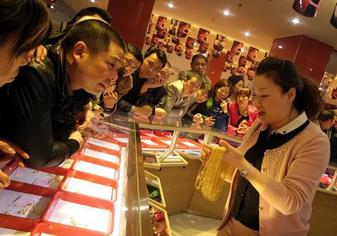 金价翻3倍三金成难题不是不想是结不起瓦力游戏app难怪大家不结婚！5年(图7)