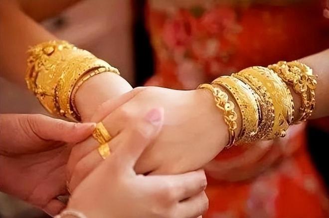 金价翻3倍三金成难题不是不想是结不起瓦力游戏app难怪大家不结婚！5年(图12)