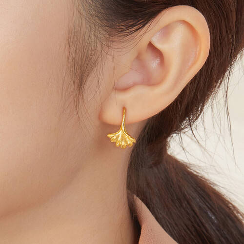 —六福珠宝 囍爱系列黄金耳环瓦力棋牌璀璨人生从耳边开始—(图1) —六福珠宝 囍爱系列黄金耳环瓦力棋牌璀璨人生从耳边开始—(图1)