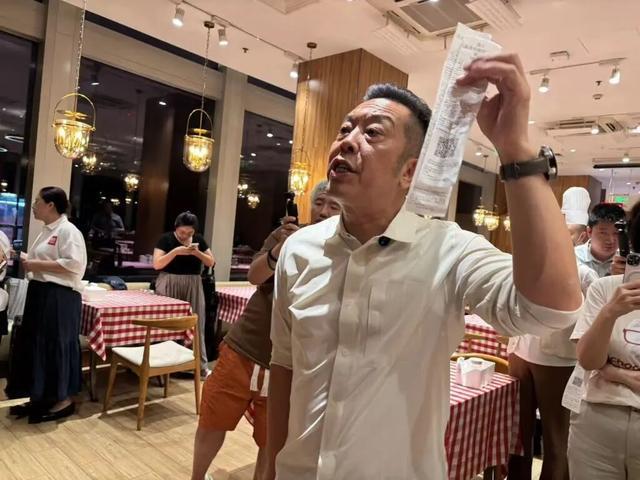 一小时却说“恶心”明天起全国所有门店上线“罗永浩菜单”瓦力游戏试玩西贝创始人：罗永浩方结账时攒了会员积分走后(图5)