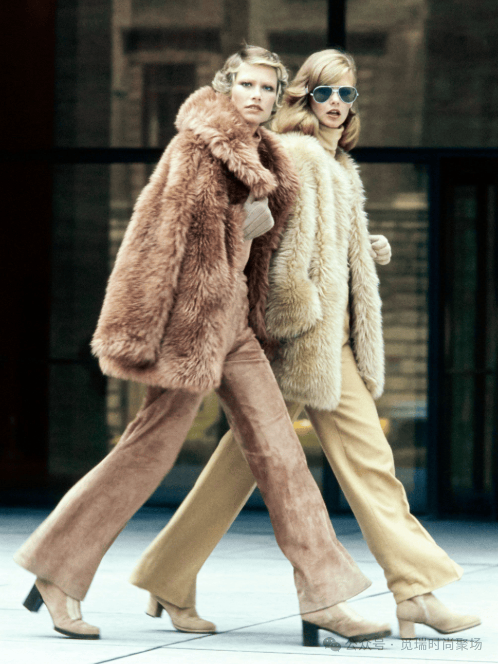 !2026穿搭新密码这样穿告别“老气”！瓦力棋牌试玩刷爆 Ins的天后羊绒造型(图8)