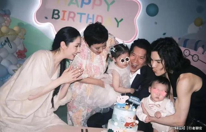 钱向佐带娃有时异地但豪门日子藏不住了瓦力游戏试玩郭碧婷手撕谣言：婆婆给(图3)